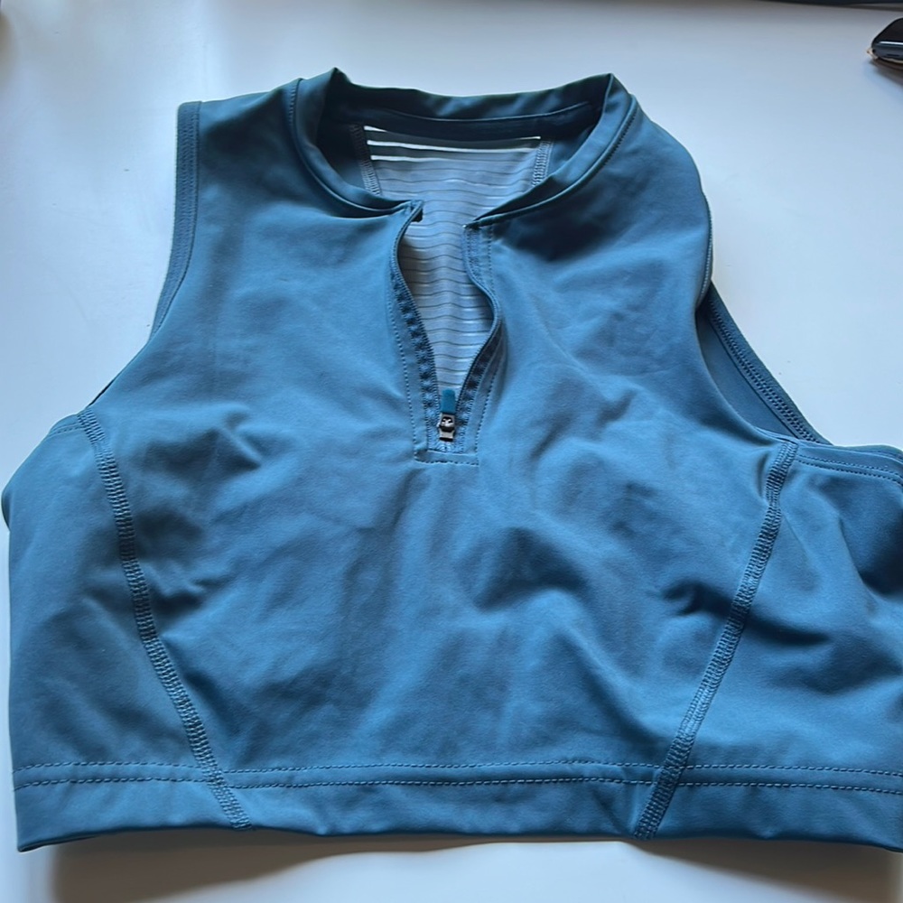 Cute cropped running top, quater zip, blue, grip band